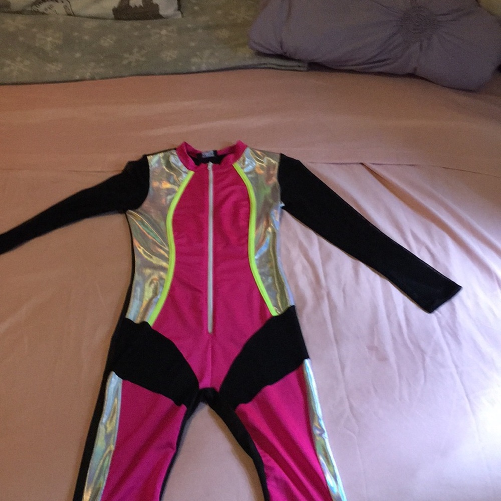 I’m selling a nice motorsport jumpsuit